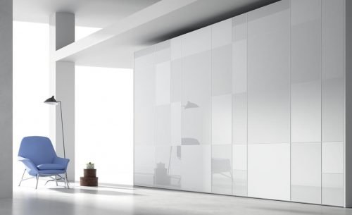 Armoire à six portes à charnières de couleur Blanco Brillo.