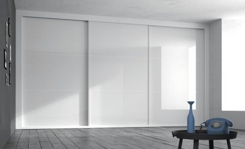 Vaste garde-robe dans la couleur Blanco Brillo