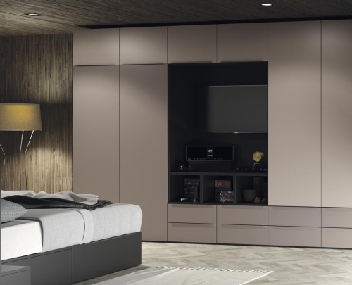 Armoire et meuble TV pour une chambre d'adulte