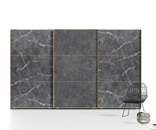 Armoire à trois portes coulissantes avec finition pierre