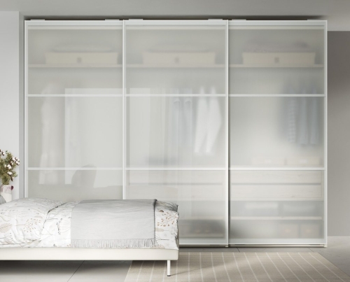 Découvrez la sophistication des finitions telles que la pierre ou le verre.