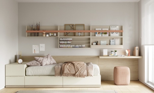 Chambre et zone de travail confortables et fonctionnelles.