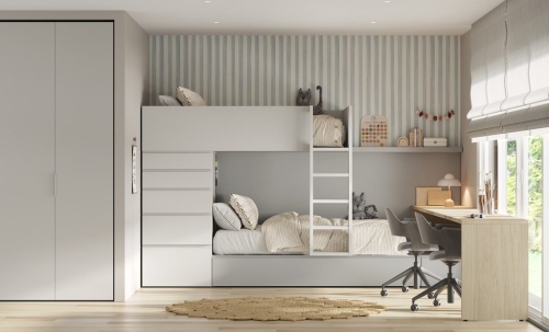 LIT SUPERPOSÉ de train terminé avec Frida, Sake et Fumée.